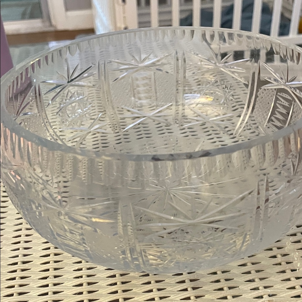 Elegant Clear Cut Glass Bowl, using Lead Crystal.